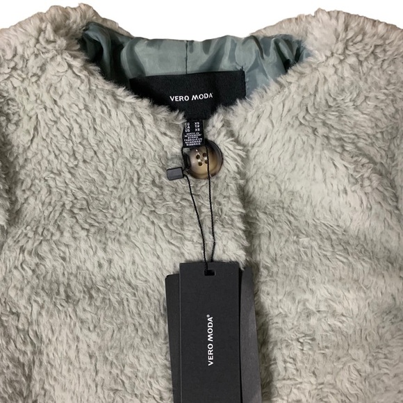 Vero Moda NWT Amanda Short Faux Fur Teddy in Mineral Gray Size XS - Picture 6 of 13